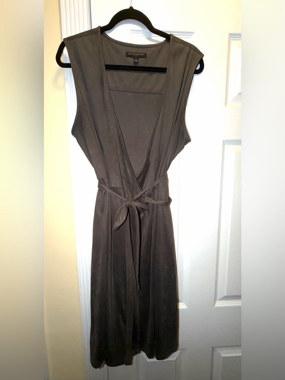 Banana Republic Sleeveless Wrap Midi Dress in Hunter Green